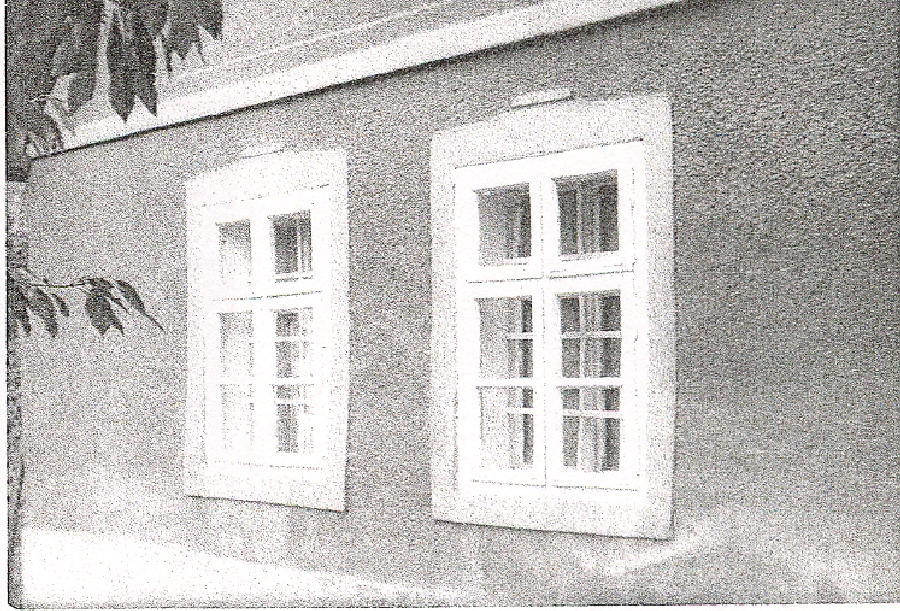 Dunakeszi utcai ablakok